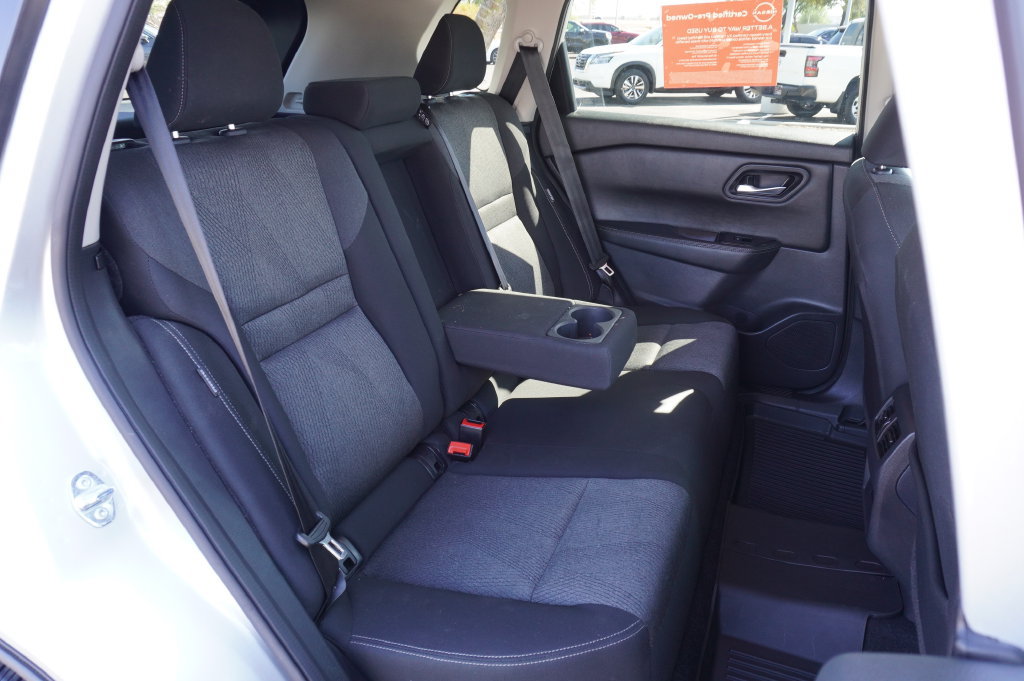 Certified 2025 Nissan Rogue SV FWD image 9