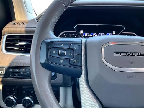 Used 2021 GMC Yukon Denali w/ Denali Premium Package AWD/4WD image 21
