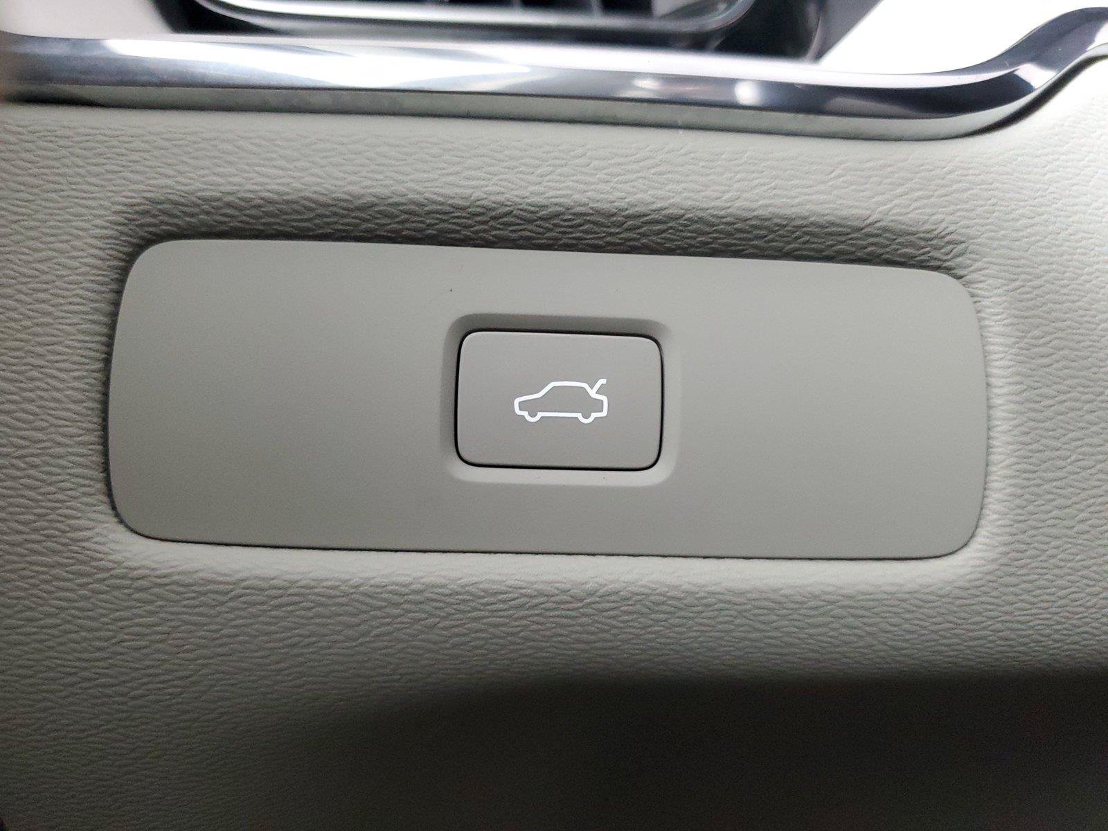 Used 2026 Volvo XC60 B5 Ultra AWD/4WD image 35