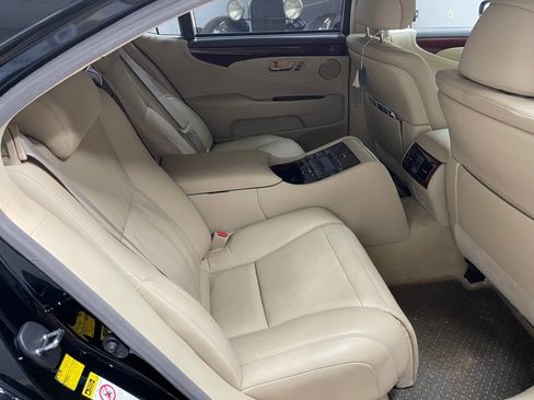 Used 2009 Lexus LS 460 L w/ Executive Class Seating Pkg RWD image 23