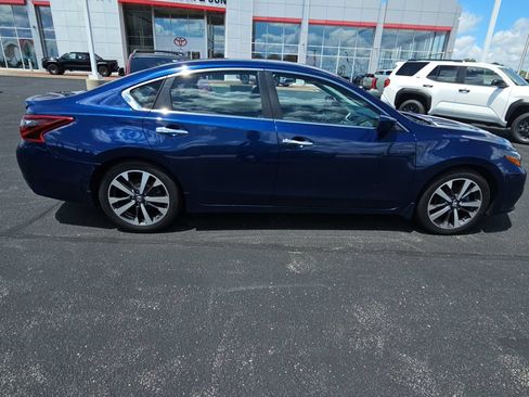 Used 2017 Nissan Altima 2.5 SR FWD image 2