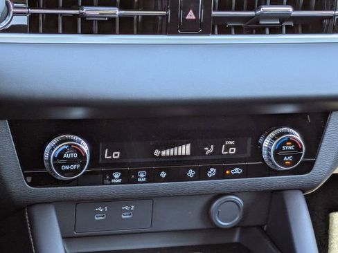 New 2025 Mitsubishi Outlander ES image 20