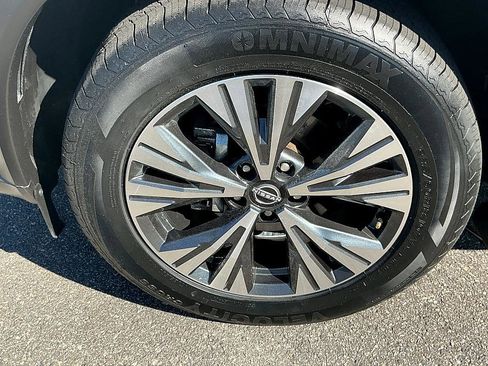 Used 2023 Nissan Rogue SV image 8