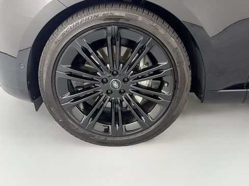 Used 2025 Land Rover Range Rover Long Wheelbase SE AWD/4WD image 34