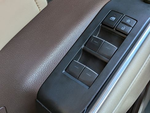 Used 2021 Toyota Highlander Platinum FWD image 24