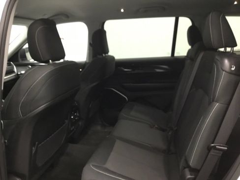 Used 2022 Jeep Grand Cherokee L Laredo w/ Luxury Tech Group I AWD/4WD image 12