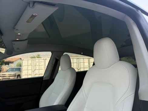 Used 2022 Tesla Model Y Long Range AWD/4WD image 24