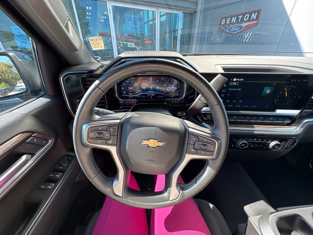 Used 2025 Chevrolet Silverado 1500 LT AWD/4WD image 18