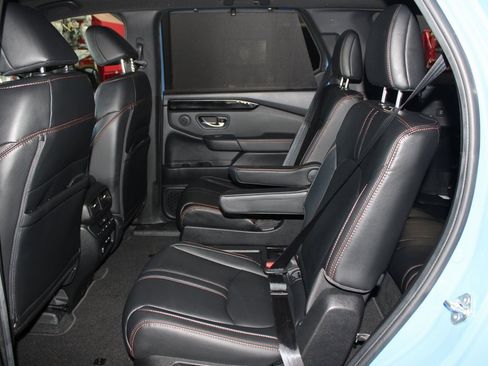 Used 2025 Honda Pilot TrailSport image 17