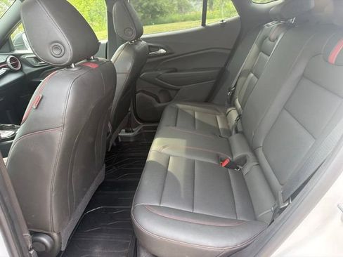 Certified 2024 Chevrolet Trax RS w/ Sunroof Package FWD image 5
