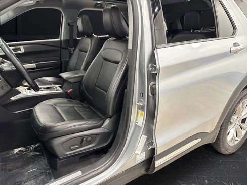 Used 2023 Ford Explorer Limited image 4