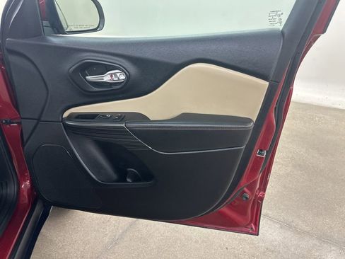 Used 2015 Jeep Cherokee Limited w/ Luxury Group image 21