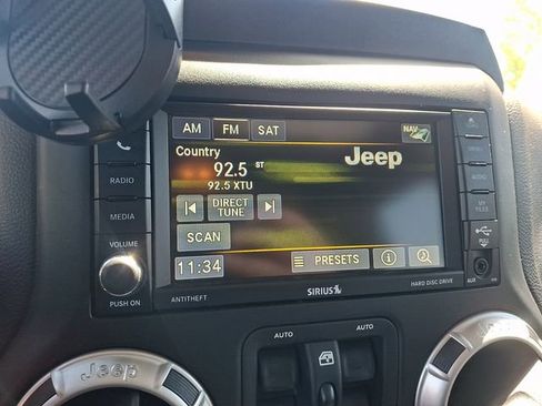 Used 2017 Jeep Wrangler Unlimited Sahara w/ Connectivity Group AWD/4WD image 27