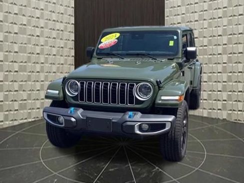 Used 2024 Jeep Wrangler Unlimited Sahara AWD/4WD image 11