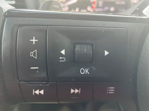 Used 2021 Nissan Rogue SV image 13