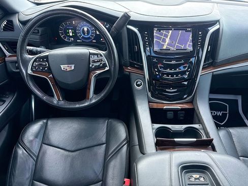 Used 2020 Cadillac Escalade ESV Luxury image 25