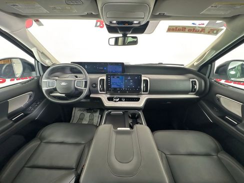 Used 2025 Ford Expedition Active image 43