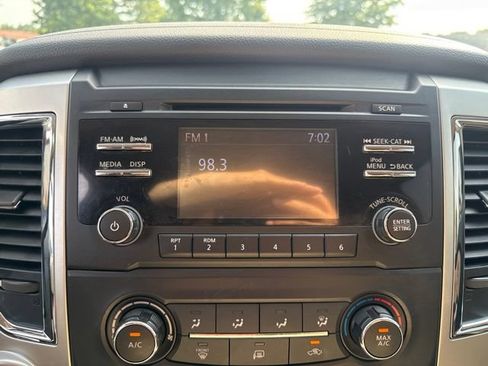 Used 2018 Nissan Titan SV AWD/4WD image 30