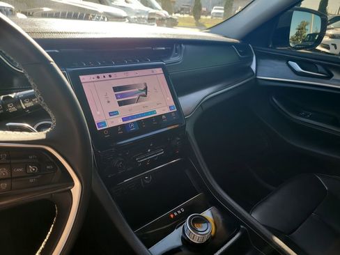 Used 2023 Jeep Grand Cherokee Limited image 20