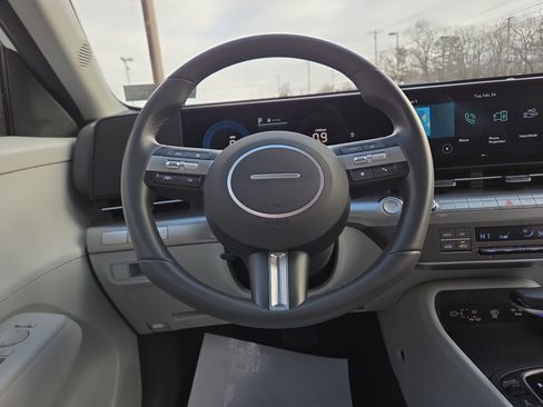 Certified 2025 Hyundai Kona SEL image 17