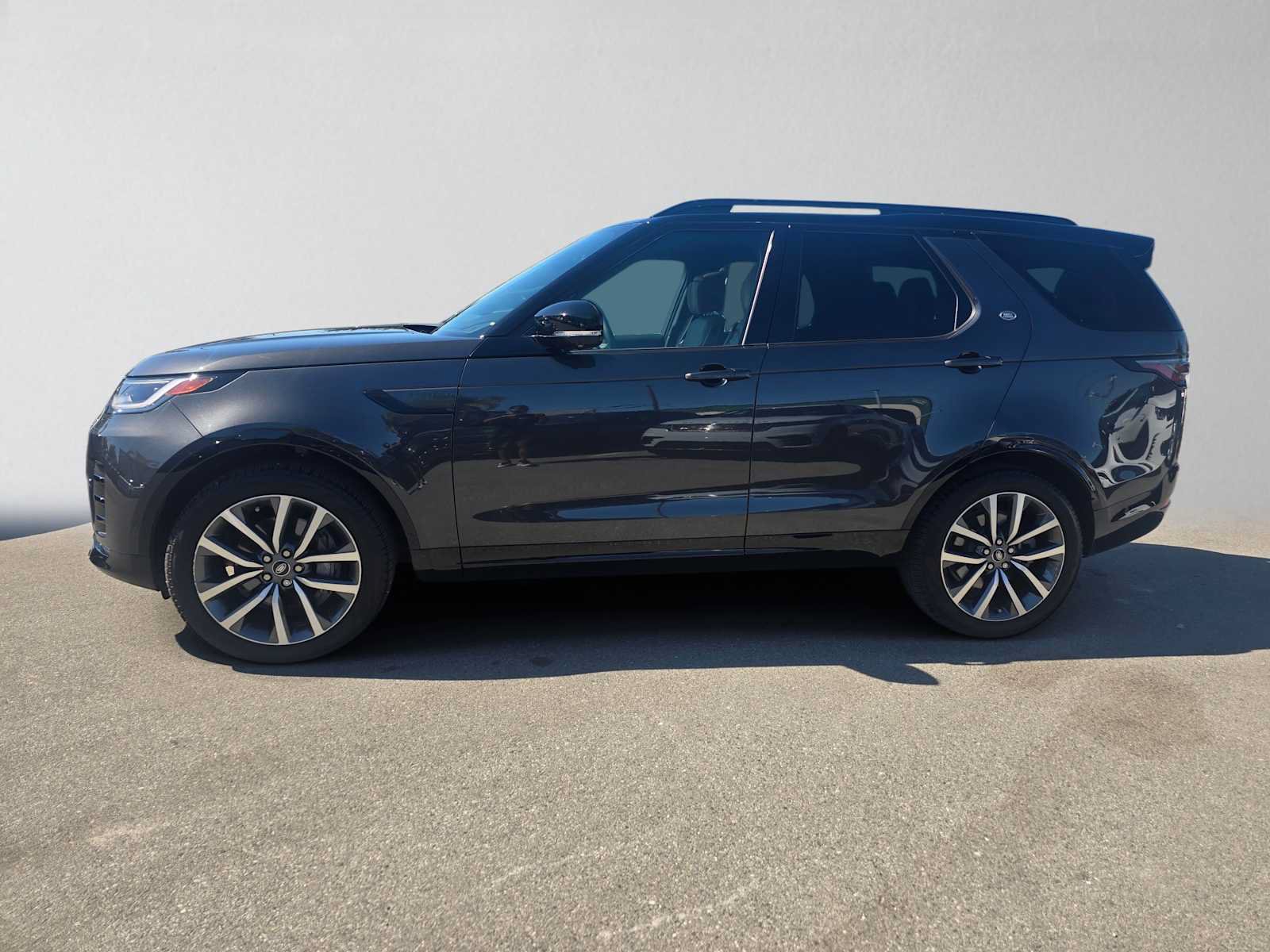 Used 2025 Land Rover Discovery Dynamic SE AWD/4WD image 2