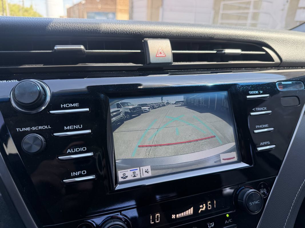 Used 2018 Toyota Camry XSE FWD image 11