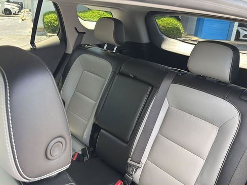 Certified 2024 GMC Terrain SLT FWD image 31