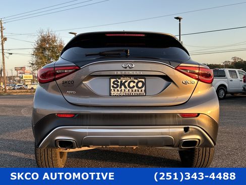 Used 2017 INFINITI QX30 AWD image 4