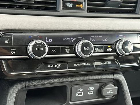 Used 2025 Honda Pilot Touring image 24