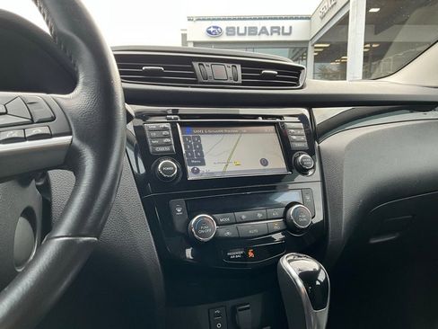 Used 2017 Nissan Rogue Sport SV w/ SV Premium Package image 16