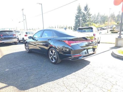 Used 2023 Hyundai Elantra Limited w/ Cargo Package image 7