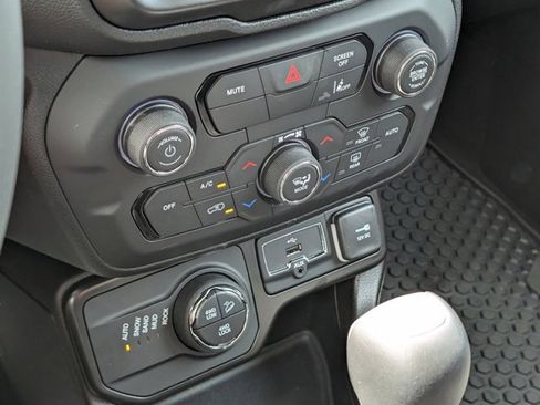 New 2023 Jeep Renegade Trailhawk image 25