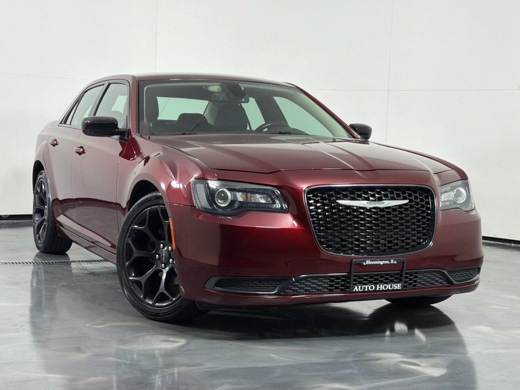 Used 2019 Chrysler 300 Touring w/ Sport Appearance Package RWD image 2