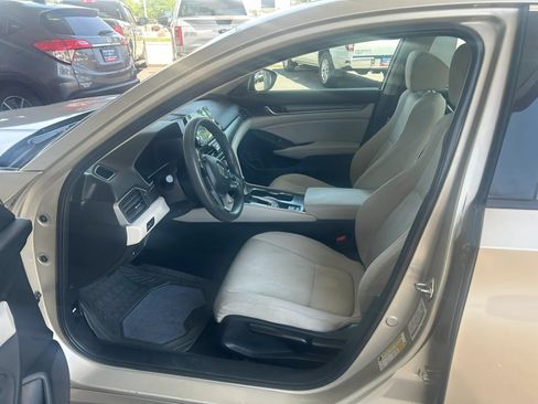 Used 2018 Honda Accord LX image 10