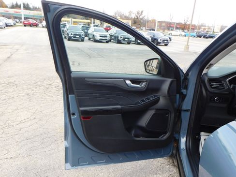 Used 2024 Ford Escape SE image 12