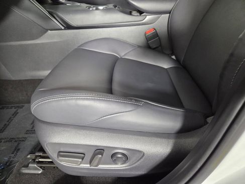 Used 2024 Toyota Venza Nightshade image 23
