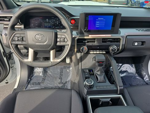 Used 2025 Toyota Tacoma TRD Sport image 21