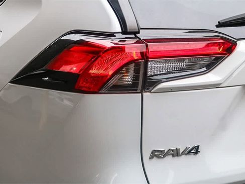 Used 2021 Toyota RAV4 LE w/ Carpet Mat Package (TMS) image 9