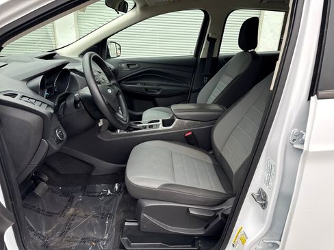 Used 2019 Ford Escape S image 9