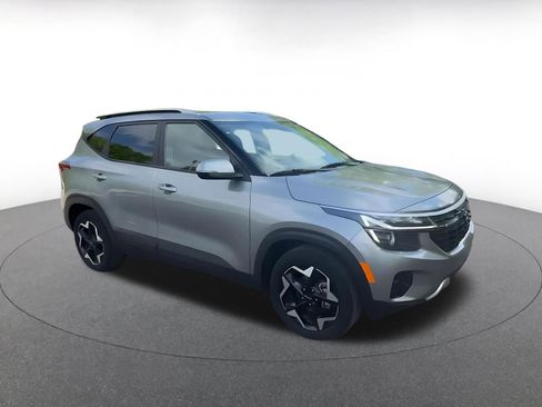 Used 2025 Kia Seltos S FWD image 2
