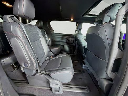 Used 2025 Toyota Sienna XSE AWD/4WD image 30