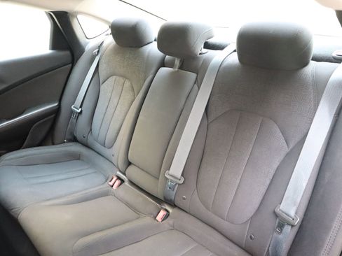 Used 2016 Chrysler 200 Limited image 45