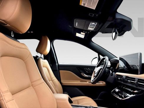 Used 2023 Lincoln Corsair Reserve FWD image 9