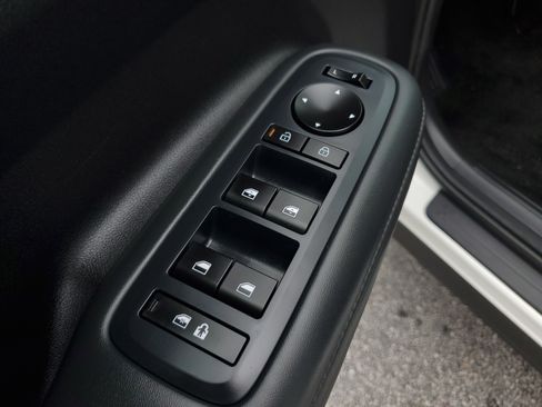 Used 2025 Hyundai Santa Fe SEL FWD image 18