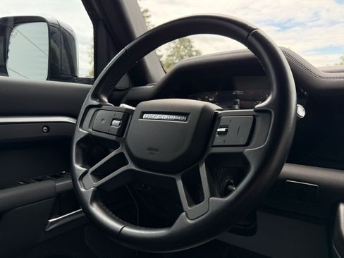 Used 2022 Land Rover Defender 110 X-Dynamic SE AWD/4WD image 21