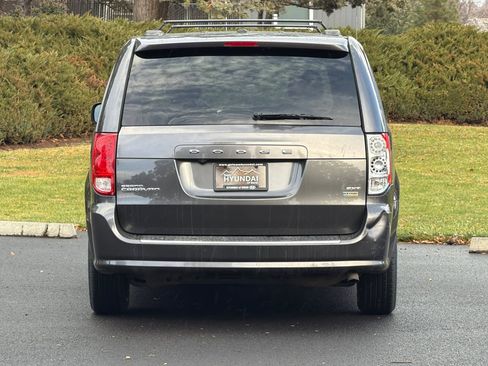 Used 2017 Dodge Grand Caravan SXT image 5