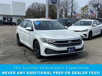 Used 2023 Volkswagen Jetta SE video 1