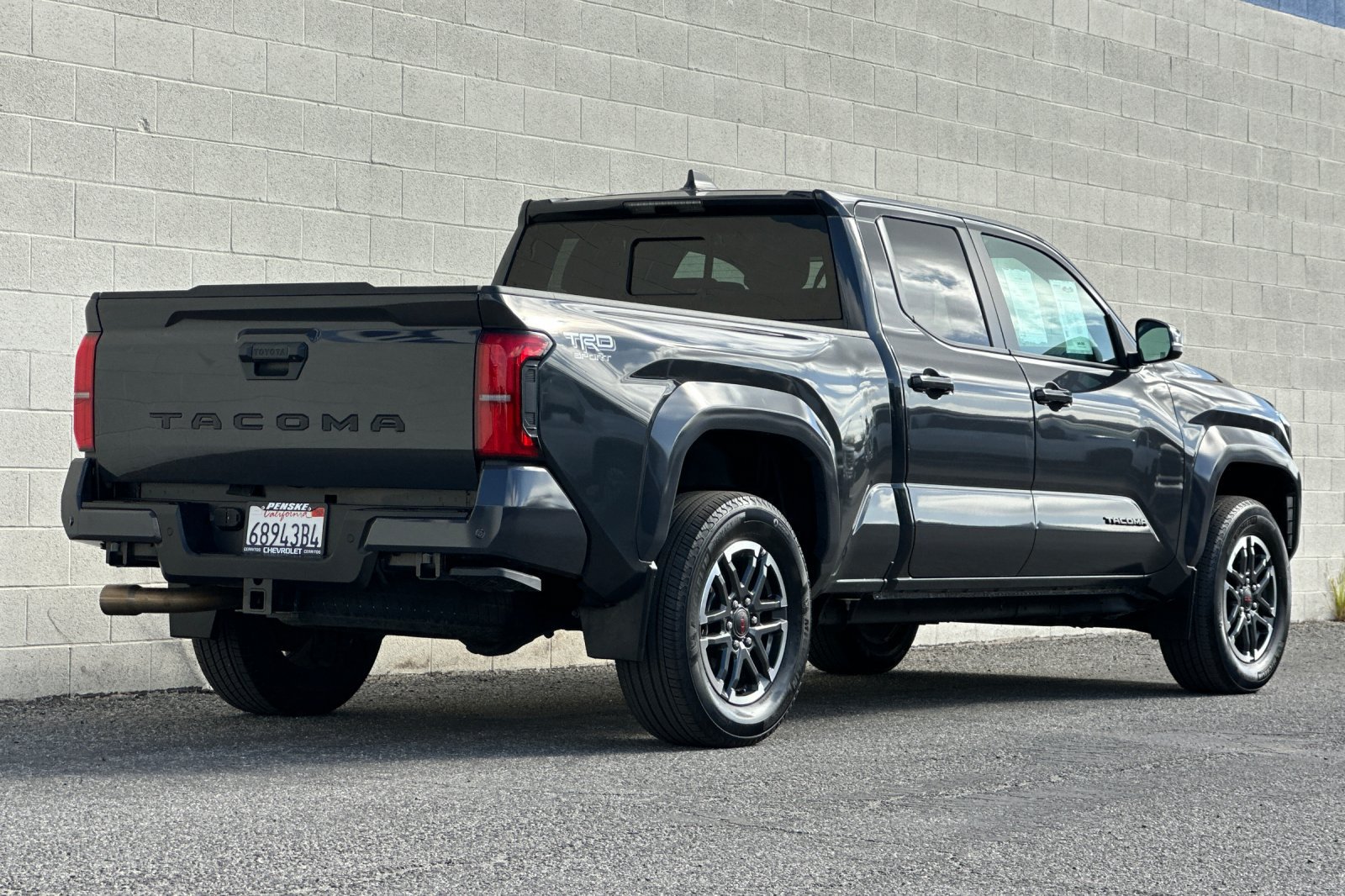 Used 2024 Toyota Tacoma TRD Sport w/ TRD Sport Upgrade Package RWD image 4