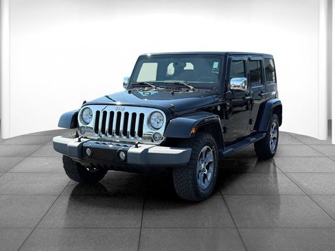 Used 2016 Jeep Wrangler Unlimited Sahara w/ Connectivity Group AWD/4WD image 3