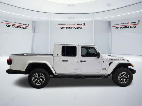 Certified 2026 Jeep Gladiator Rubicon AWD/4WD image 8